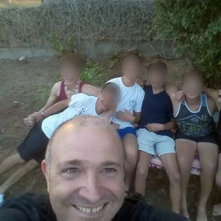 יובל לחנה עם קבוצת תלמידים בסדנה