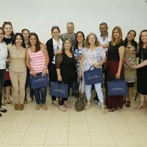 יובל לחנה עם צוות המורים בסיום קורס המחנך כמאמן